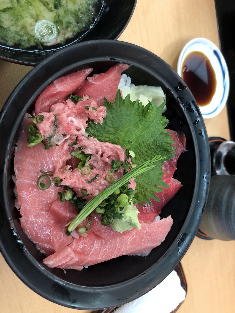 2800엔짜리 마구로동 .. 맛은그냥 참치초밥 숟가락으로 퍼먹는맛.별로였다