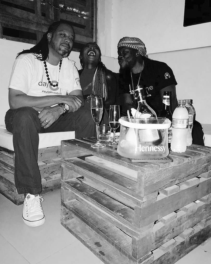 TygaBrez's tweet photo. 🤭 *WANANUNA VIDEO* Link 👇🏽👇🏽👇🏽👇🏽👇🏽 https://t.co/jxlZrRIUnW
 #launch was Very Special  Thank you @day1legend For Coming🌷@thepallet_tanzania #sponsored #WANANUNAVIDEOLAUNCHDOCUMENTARY #comingsoon #footage behind the scene Thanks to @waneneent 👈 @CloudsMediaLive @eastaf https://t.co/rMoKdb4kCH