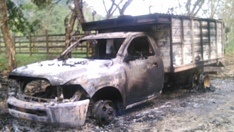 VerVeracruz_'s tweet photo. Se enfrentan bandas de roba combustible en Uxpanapa https://t.co/FYNpDrQt0f https://t.co/Nv19zZOBno