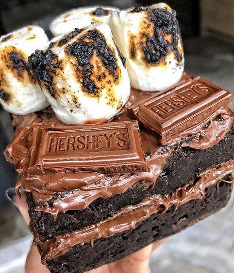 FIMICC1's tweet photo. S'mores Nutella Brownie Sandwich. We have no words for this deliciousness. 😂

via @yummy

#yummy #smore #nutella #brownie #delicous #tasty #nomnomnom #getinmybelly #need #eeeeats #sandwich #dessert #chocolate #sugarygoodness #foodblogger #foodlove #igfood #igfoodie #beautiful https://t.co/BXFXbBSB6q