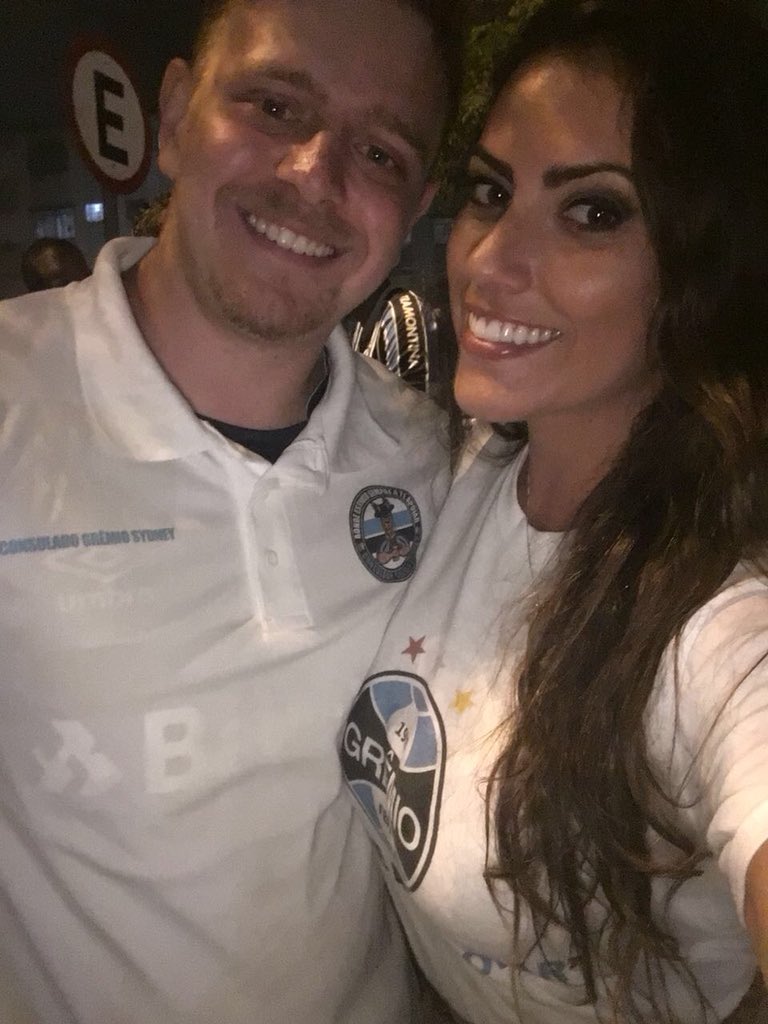 consulgremiosyd's tweet photo. Consulado Grêmio Sydney presente na @todosnaarena na Final da @RecopaConmebol #recopa2018 #GremistasPeloMundo #gremistas #Gremio #Tricolor #consulado #consuladogremista #arenadogremio #consuladogremiosydney https://t.co/yDBvutPsQF