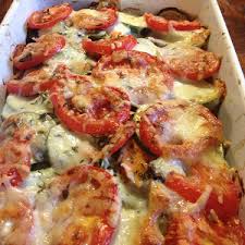 Deze heerlijke vega ovenschotel met zoete aardappel en courgette kost iets meer tijd om te bereiden, maar past goed binnen de week zonder vlees! De link naar het recept vind je hier >> ow.ly/kVQ030iMaRa. #weekzondervlees #recept #vega #gezondeten #vers