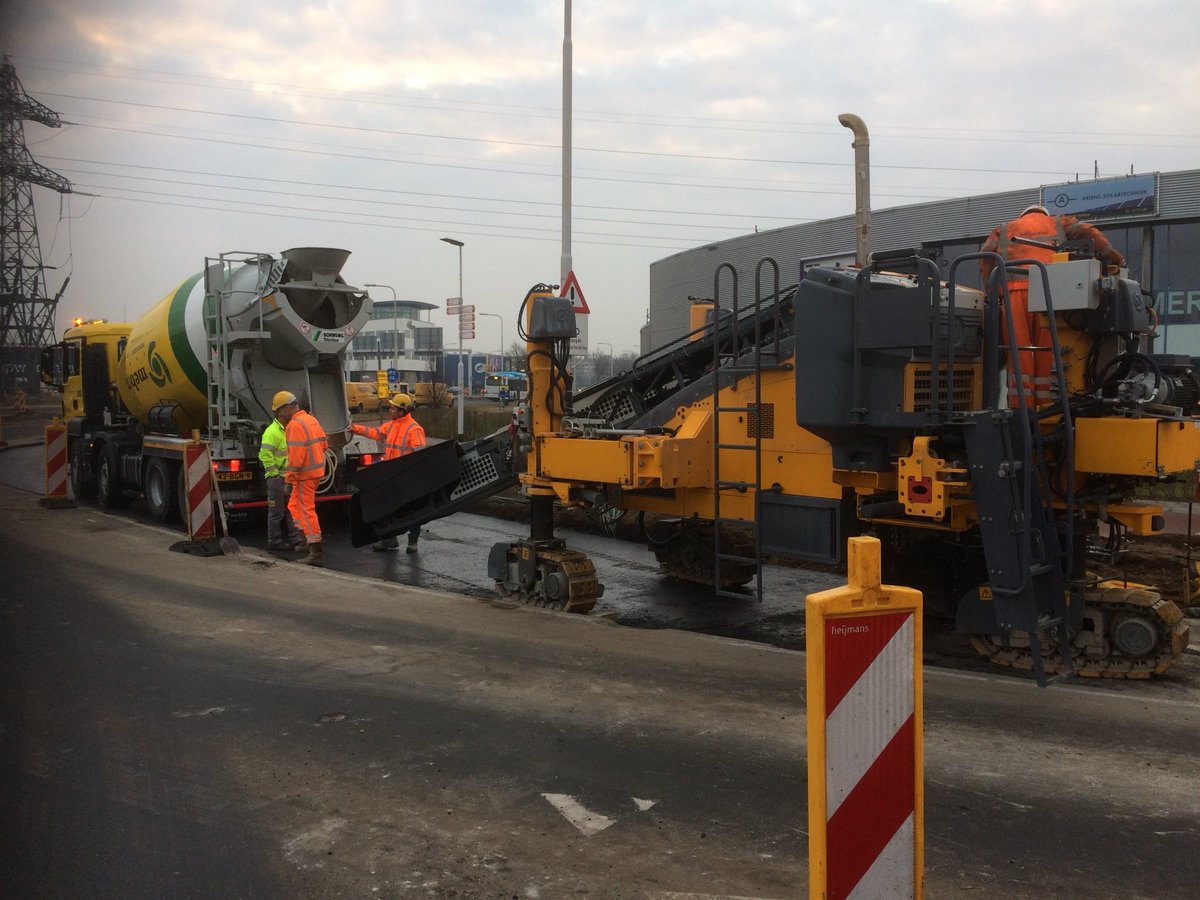 HubersMattijs's tweet image. Machinaal banden aanbrengen Industrieplein @gem_Nijmegen door @heijmansnl