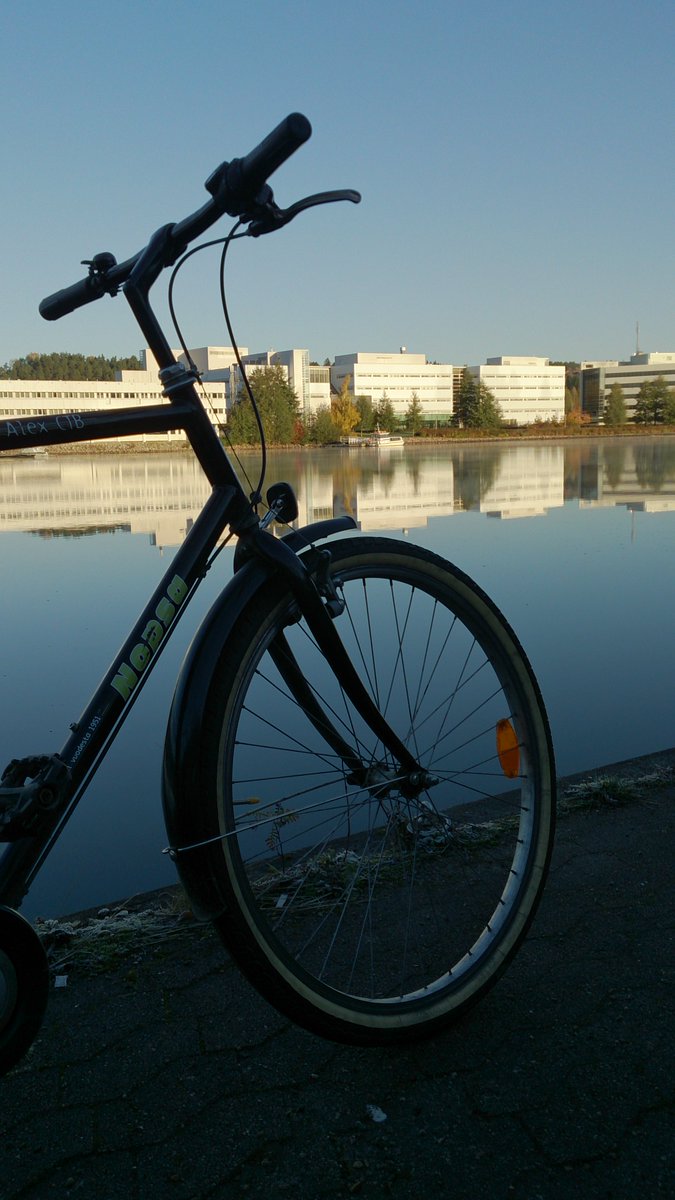 The idea of a tweet. Could we say that #SMMW18 tweets represent the best level in the World. Tweeting world is open for all efforts. However, when is a tweet at its best, when not?