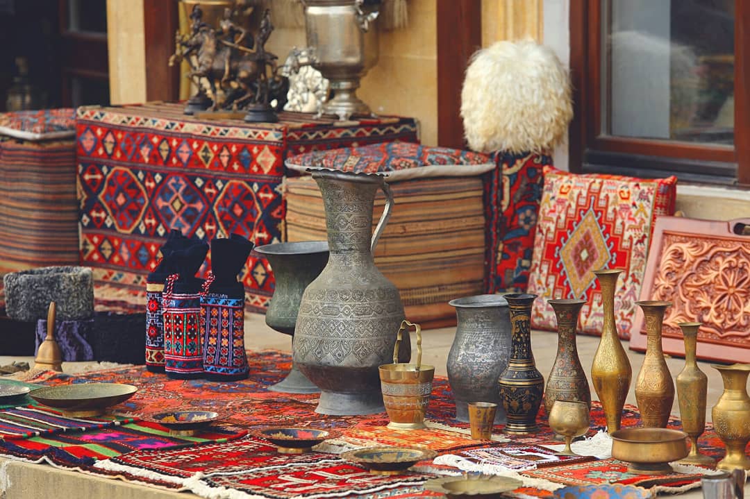 bakushopfest's tweet photo. 🇬🇧Center of Caucasus culture - Azerbaijan is famous for it's national goods and carpets!
#goshoppingbaku #bsf2017 #bakushoppingfestival #bakushopfest #bakushopfest2017 #baku #azerbaijan #shopping #travel #fun #discounts #taxfree https://t.co/nh3NDJ5b2t