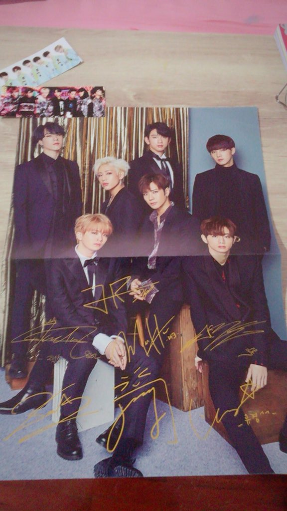 Kpopz0's tweet photo. นิตรยาสาร got7 flightlog:turbulence ver.จีน พร้อมส่งง❤️
-ราคา 150 บาท
-มีโปสพร้อมลายเซ็น,ที่คั่นหนังสือ2ชิ้น
-ลทบ.30 EMS 50//นัดรับ:หาดใหญ่
-รับธนาคารกรุงเทพ,กรุงไทย,วอลเลต
-มีของแถมทุกออเดอร์💓

#got7 #Got7เป็นวงตลก #ตลาดนัดgot7 #นิตยสารgot7 #สินค้าkpop พร้อมส่ง https://t.co/yoAiOw4zBl