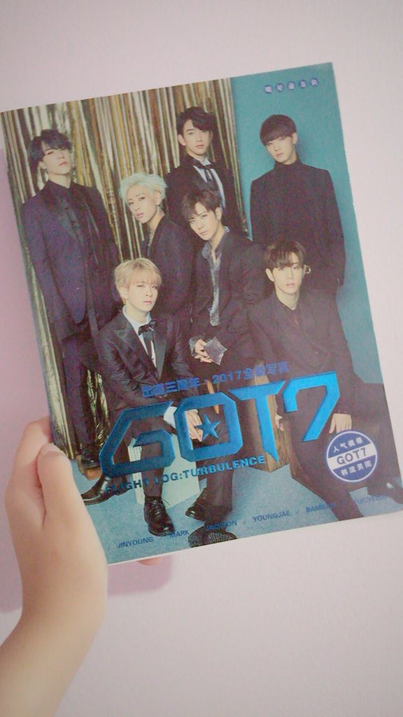 Kpopz0's tweet photo. นิตรยาสาร got7 flightlog:turbulence ver.จีน พร้อมส่งง❤️
-ราคา 150 บาท
-มีโปสพร้อมลายเซ็น,ที่คั่นหนังสือ2ชิ้น
-ลทบ.30 EMS 50//นัดรับ:หาดใหญ่
-รับธนาคารกรุงเทพ,กรุงไทย,วอลเลต
-มีของแถมทุกออเดอร์💓

#got7 #Got7เป็นวงตลก #ตลาดนัดgot7 #นิตยสารgot7 #สินค้าkpop พร้อมส่ง https://t.co/yoAiOw4zBl