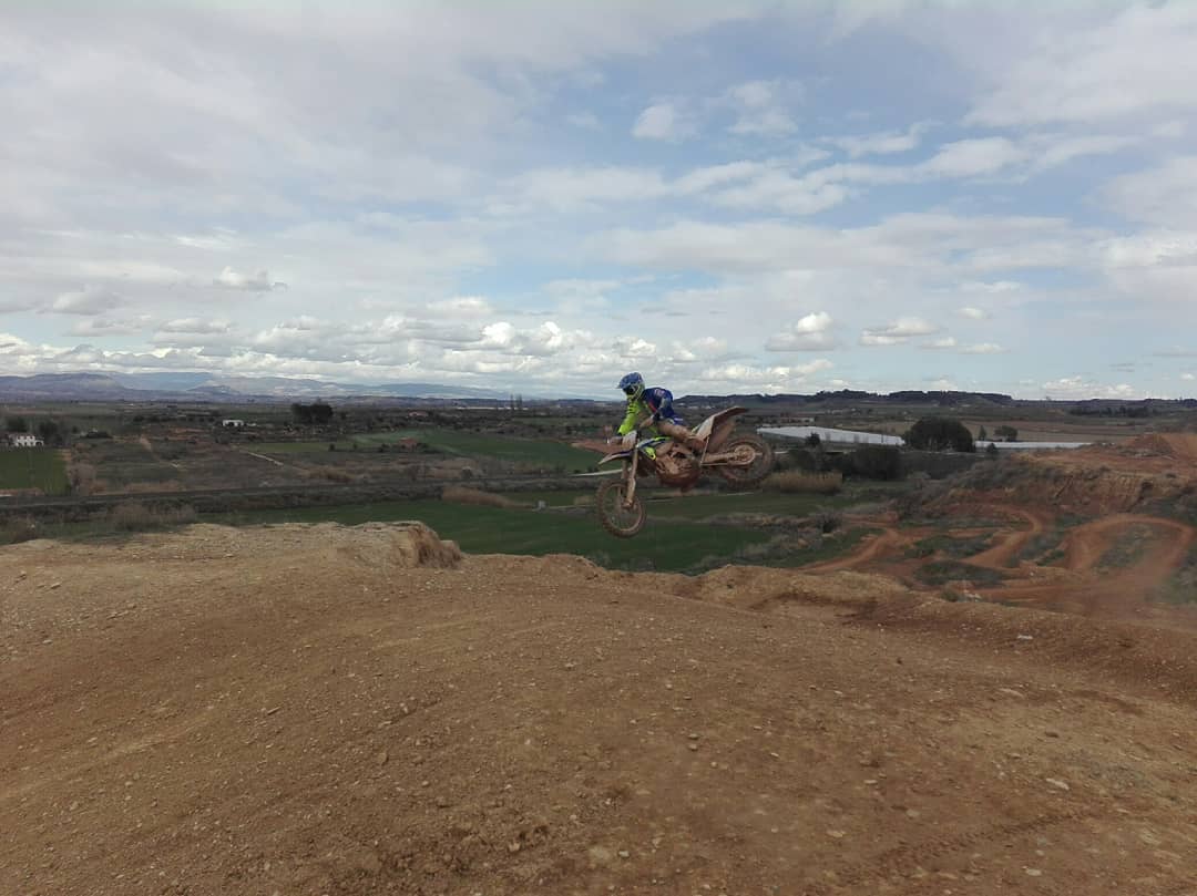 JoanPedrero's tweet photo. Buenos dias... ayer entrenaco de mx con los amigos de @tvsracing_official ... buen feeling.. hoy #plataco hasta morir... #gasalavida https://t.co/2RY2KP6NfK