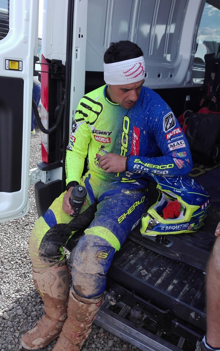 JoanPedrero's tweet photo. Buenos dias... ayer entrenaco de mx con los amigos de @tvsracing_official ... buen feeling.. hoy #plataco hasta morir... #gasalavida https://t.co/2RY2KP6NfK