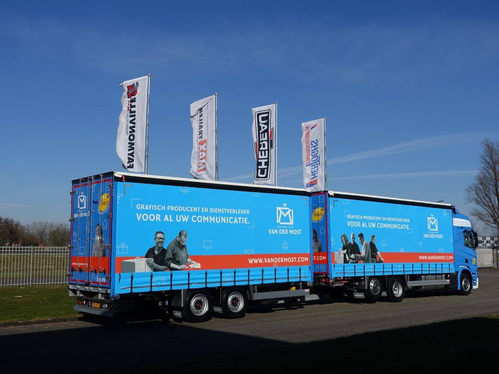 VanderMostBV's tweet photo. * * * Onze nieuwe vrachtwagen * * *  De mensen ‘achter’ het bedrijf leveren de grafische producten nu persoonlijk bij u af! https://t.co/s34NC2YNaj