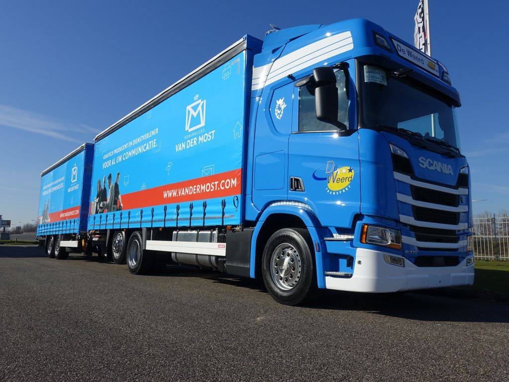 VanderMostBV's tweet photo. * * * Onze nieuwe vrachtwagen * * *  De mensen ‘achter’ het bedrijf leveren de grafische producten nu persoonlijk bij u af! https://t.co/s34NC2YNaj