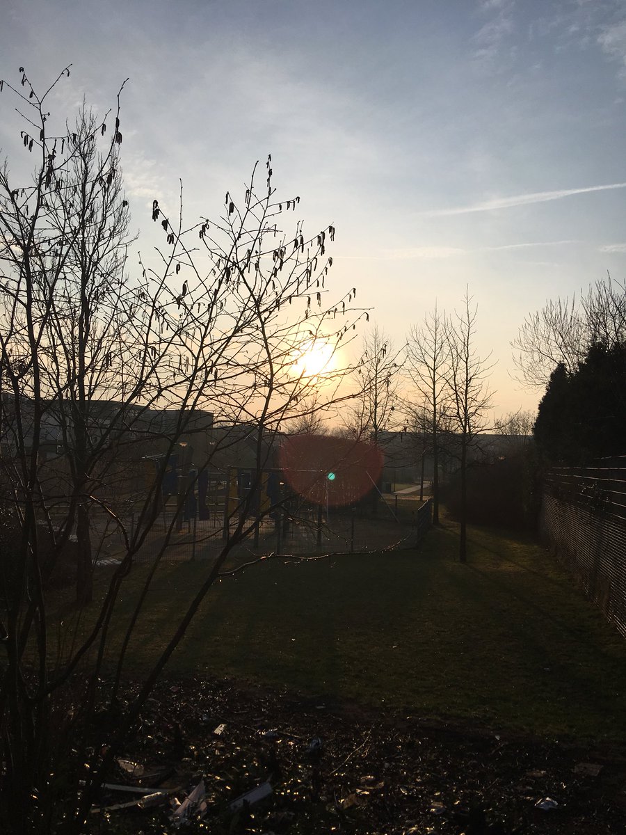 WendyXXX1971's tweet image. Goedemorgen, vandaag lekker lopend naar het werk👍🏻👟 #whilewalking
