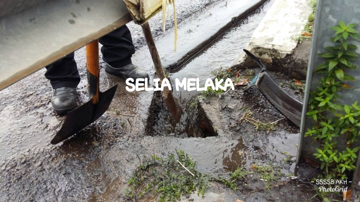SSSSB_Melaka's tweet photo. 7.3.2018

#TeamSelia ronda &amp; kenalpasti lokasi air bertakung

Lantas bersih weephole &amp; bina scupper drain

Di sekitar laluan FT daerah #MelakaTengah 

#ZeroPonding sasaran kami

#SeliaGroup #ZonSelatan #InfraRakyat https://t.co/0bnUtwQ6Qb