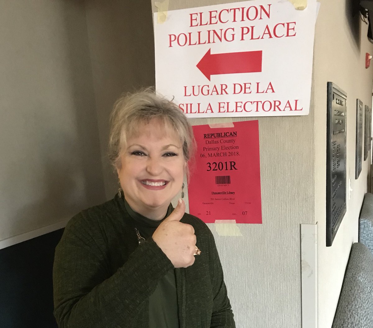 JulieWuerch's tweet photo. I voted! #hawksvote https://t.co/D5SD8QCkDl