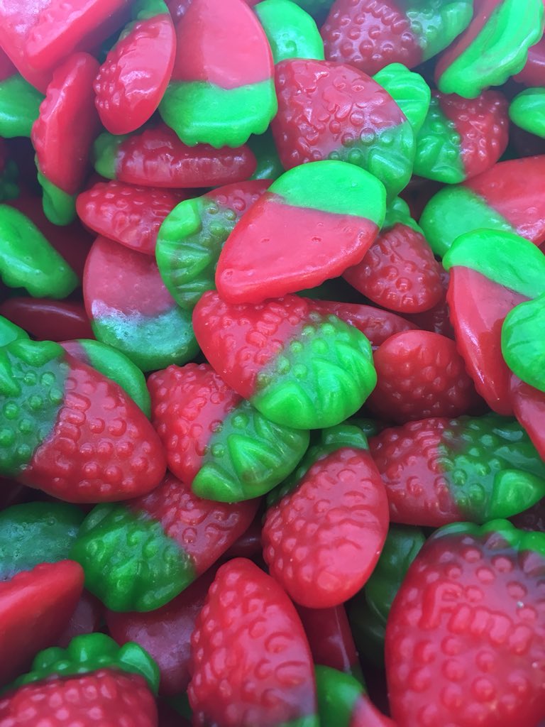 Fini_golosinas's tweet photo. ¡Vamos a por la tercera #FiniPiñata90K !
En esta ocasión, quien la golpee más fuerte conseguirá un cajón de lenguas de cola y una bolsa de 1 kilo de fresas silvestres.
🔨 Síguenos
🔨 Golpéala haciendo RT
¡A las 15:45 se romperá y el contenido caerá a uno de vosotros! https://t.co/idmwkvnSCh
