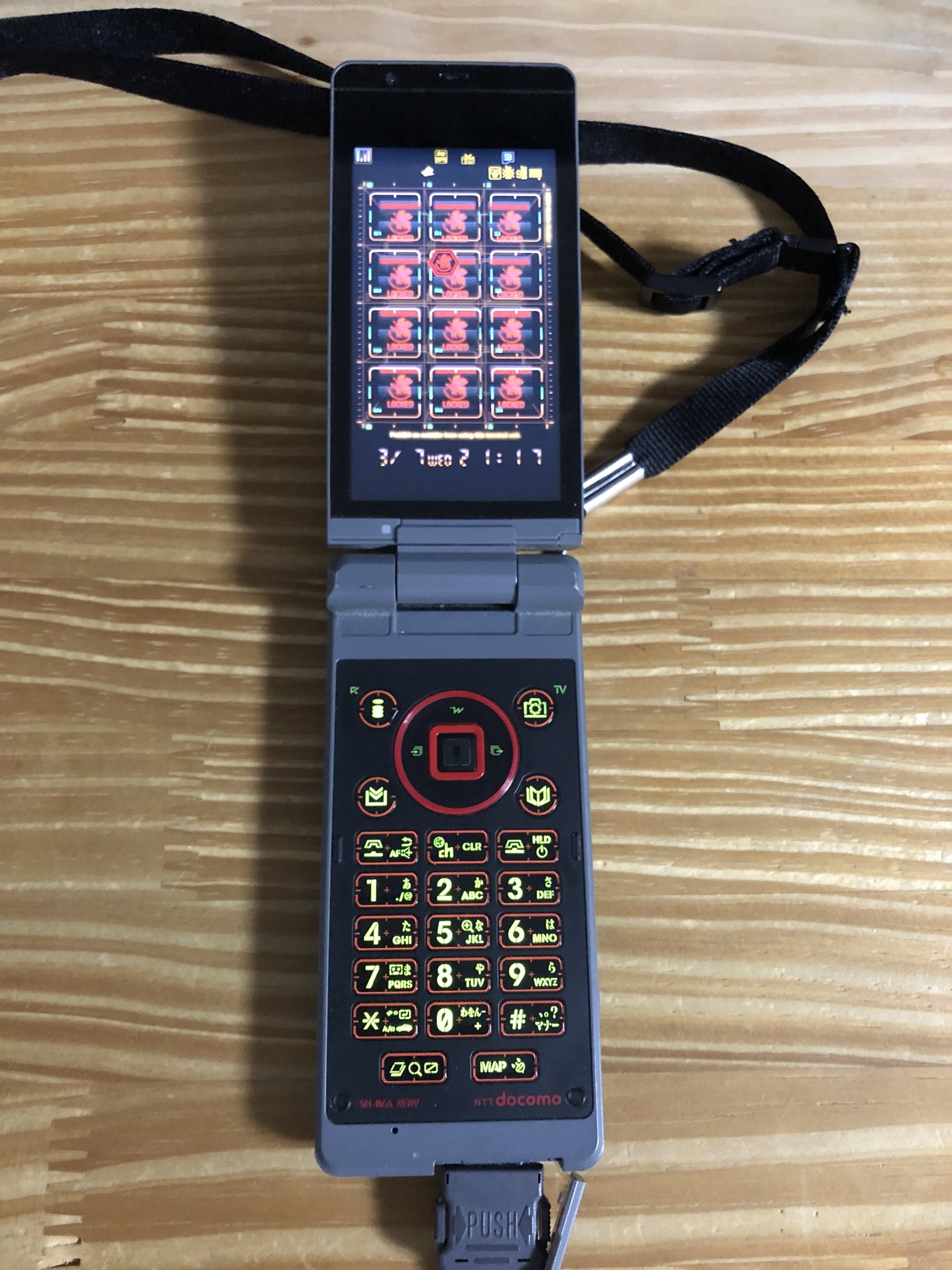 【昭和レトロ】docomoP101 ヴィンテージ携帯 約30年前の人気機種 昭和の忘れ物】docomoP101 ヴィンテージ携帯。約30年前の人気機種。