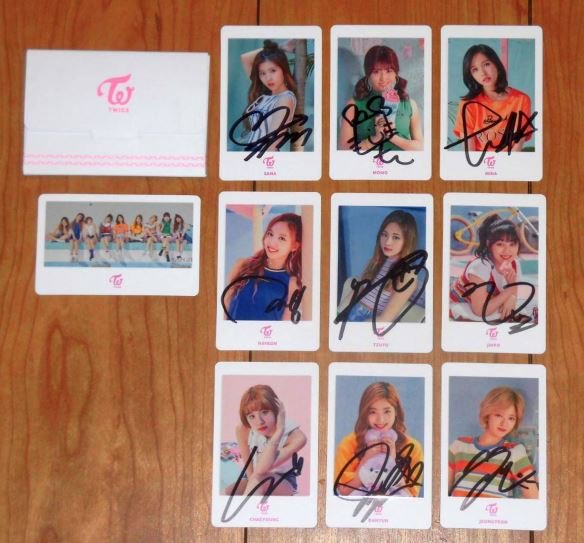 86a9457f5267's tweet photo. TWICEソンムル企画
サイン入りポストカードのプレゼントチャンス 🎁 
応募条件はフォロー&amp;RTです😍 
結果はDMでお知らせしますよ〜 https://t.co/auJDT6LURE