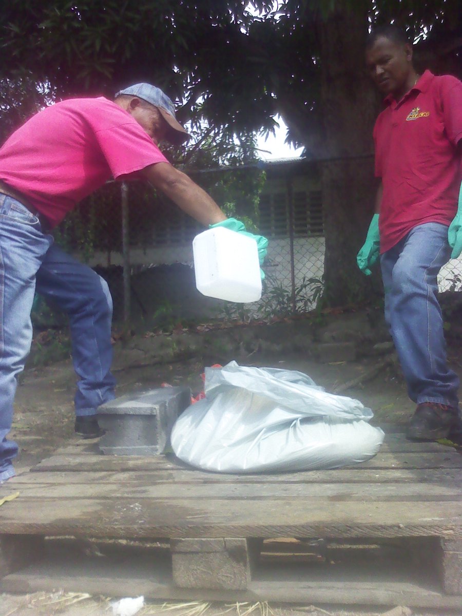 sacs_yaracuy's tweet photo. @SACS_MPPS   SACS Yaracuy Coordinación de Inocuidad e Inspección de Alimentos Y bebidas Atiende Solicitud de Red Mercal Yaracuy. Para Desincorporación e Inutilización de Alimentos Por Deterioro. Municipio Independencia https://t.co/kMxAEN7p8H