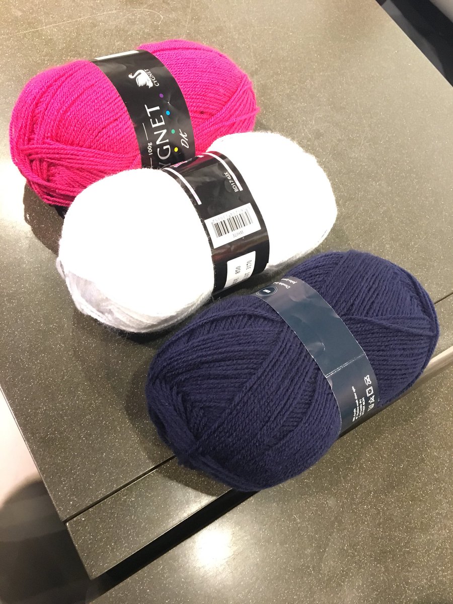 craftgeography's tweet photo. Getting supplies in for the @ExeterUCU yarnbomb @UniofExeter #StrikeforUSS #uuk #ucustrike #stashfail #craftivism #gentleprotest #gentleactivism https://t.co/OVmdlAUnrB