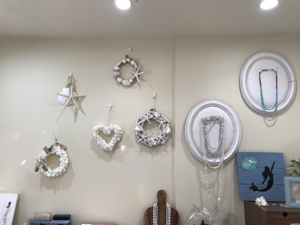 リトルラグーン鎌倉 シェルのリースも入荷しています いつもすぐ売り切れてしまうので 今回は大目に仕入れました シェルのリース 貝殻のリース Shell 鎌倉ジュエリー 鎌倉雑貨屋 インテリアグッズ 流木 鎌倉土産 ビーチインテリア リトル リトルラグーン鎌倉 シェルのリースも入荷しています いつもすぐ売り切れてしまうので 今回は大目に仕入れました シェルのリース 貝殻のリース Shell 鎌倉ジュエリー 鎌倉雑貨屋 インテリアグッズ 流木 鎌倉土産 ビーチインテリア リトル
