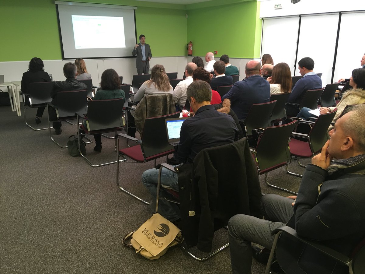BasqueFoodClust's tweet photo. Comenzamos el taller de trabajo sobre ‘El futuro del #ecommerce en el Gran Consumo’, de la mano de @CesarValencoso de @K_Worldpanel y @mvallbe de @loop_cn #GranConsumo #Tendencias #Alimentacion #euskadi #VentaOnline https://t.co/A6wFu7E6vJ