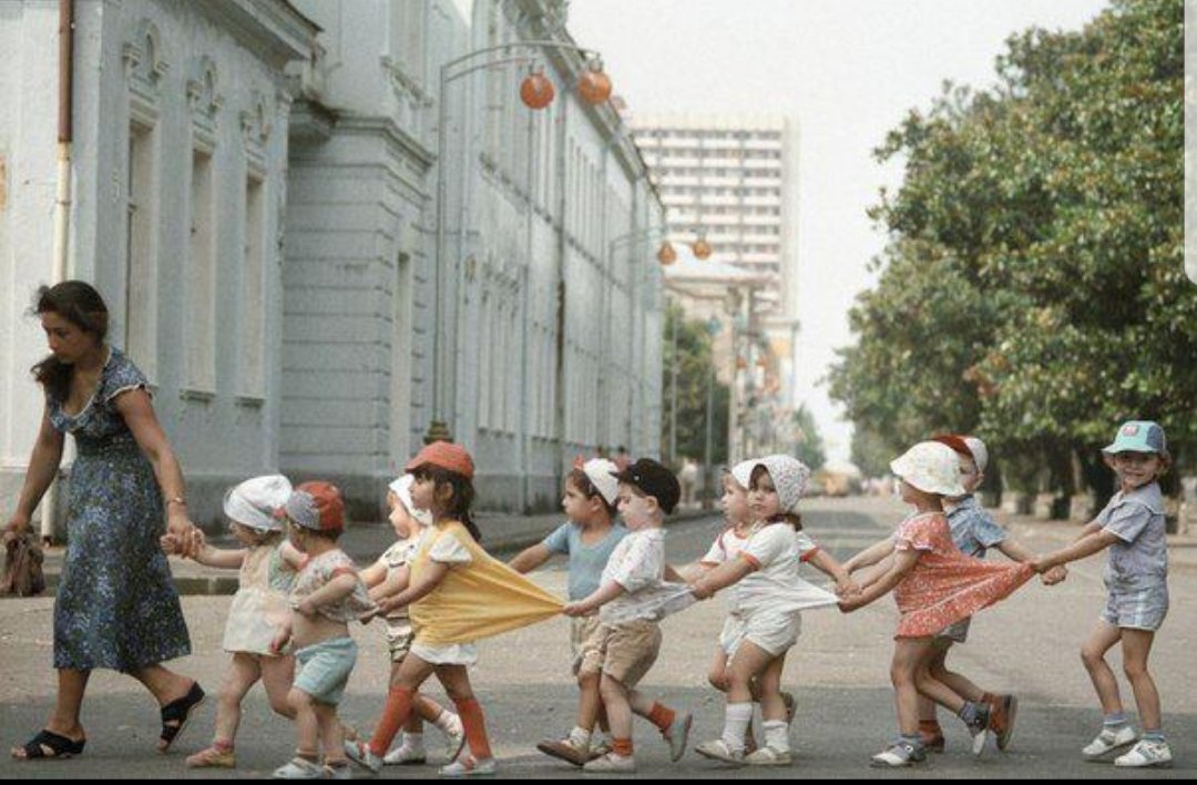 Этикет за столом для детей. Советские дети в детском саду. Праздник непослушания огородников. Распорядок дня обед. Советские дети в саду на прогулке.