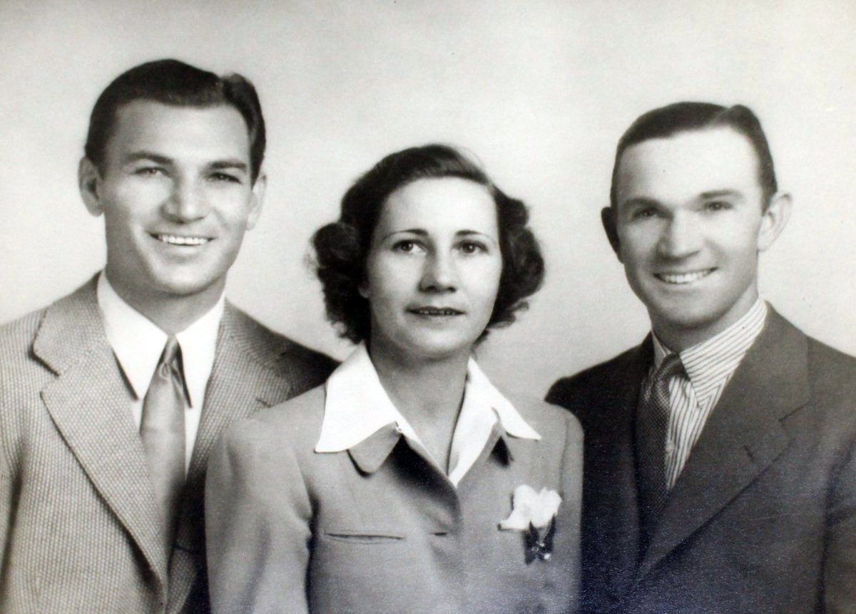 GolfImages1's tweet image. Did you know Ben Hogan's brother and sister (pictured in the 1930s) were named Royal &amp;amp; Princess Hogan!!