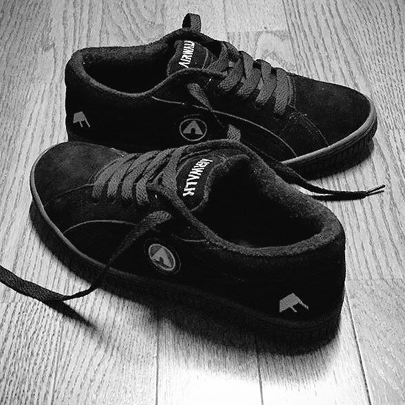 Yuji En Twitter 向こうで見つけたクツ 昔はよく見かけたairwalk 同年代の人達はダサいイメージが付いてる人たくさんいると思うけど あえておれ的には今はコレ そう言う類いは大好物 誰になんと言われようが良い 逆に良い イメージよりも 好きかどうか