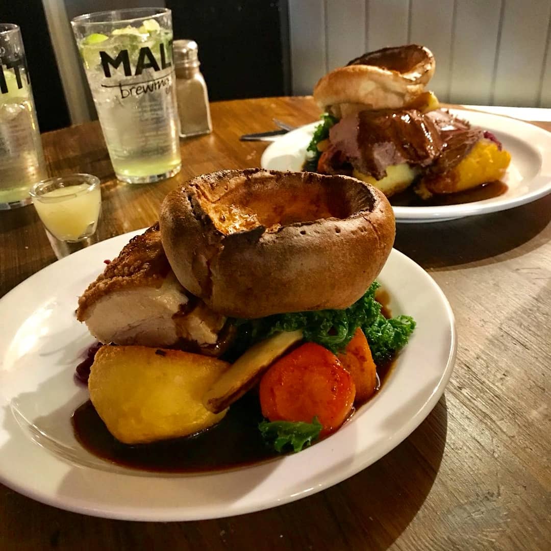 roastsbrighton's tweet photo. More roast goodness from the Sunday just gone. Thanks to @windmillpub for an ace roast. 9/10 roast potatoes 🥔! #roastdinner #sundayfunday #sundaylunch #Brighton https://t.co/32kdIlS2y0