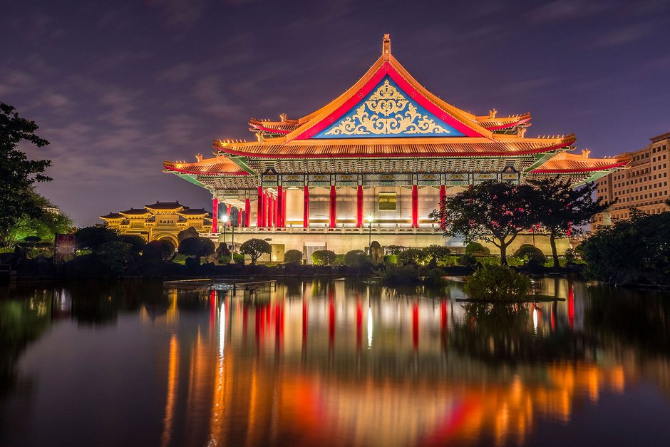 vhispania's tweet photo. ¿Sabías que #Taiwan probablemente tenga la mejor escena de mercados nocturnos del mundo, y algunas de las muestras de #streetfood más emocionantes de Asia? Descúbrelo via @CNTravelerSpain #Travel https://t.co/Gpa2rCyGYh https://t.co/MAd43PvmCe