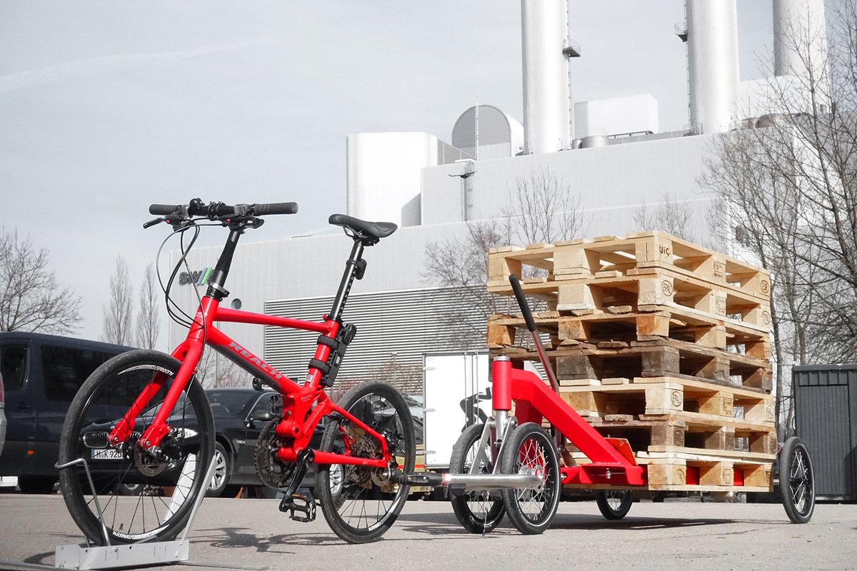 HinterherCom's tweet image. Die Europalette lernt Radfahren! Unser neuster Fahrradanhänger "Hinterher Paletti" transportiert Europaletten überall hin. Jetzt auf der #IHM2018 in München anschauen!