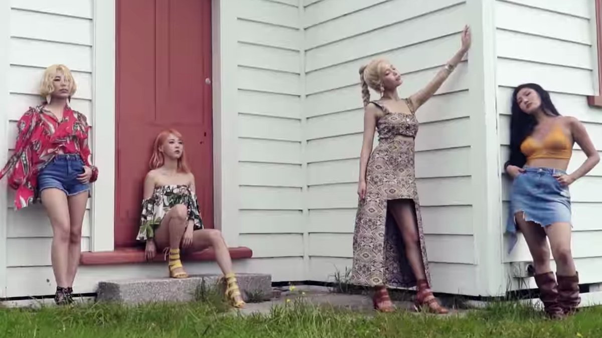 soompi's tweet photo. WATCH: #MAMAMOO Makes Incredible Return With MV For “Starry Night”
https://t.co/vcybNbktGB https://t.co/FFICpfNtee