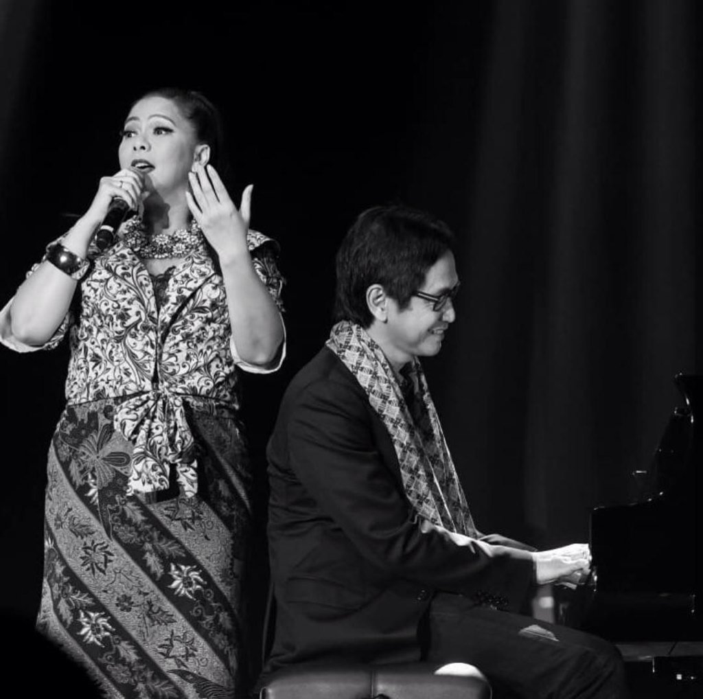 MemesSays's tweet photo. @memes605 perform wif @addiems at @JavaJazzFest #JavaJazzFest2018 #MemesPic https://t.co/JyGl4VXiNZ