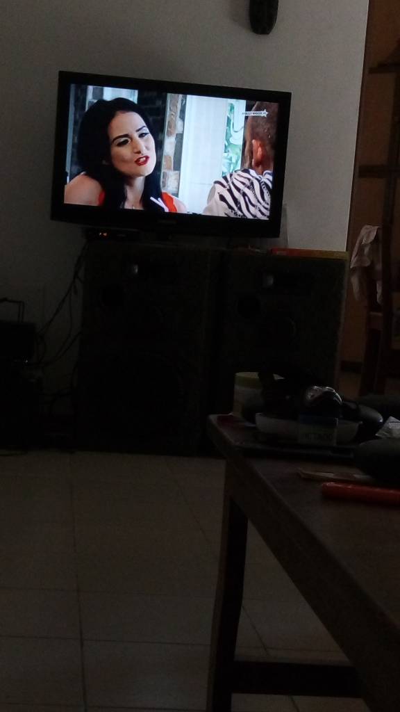 ronyamanarts's tweet photo. Lol! me playing witj @richtank in #husbandsoflagos the @irokotv #tvseries. In Togo! Dubbed in French ππππ¬
#tvlife #setlife #ronyamanarts https://t.co/kLhD4mTN5E