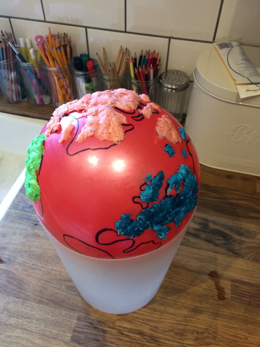 daydreamdolly1's tweet image. Phoebe had the same idea but hers is along way off finished 🤦🏼‍♀️ #lastminutehomework