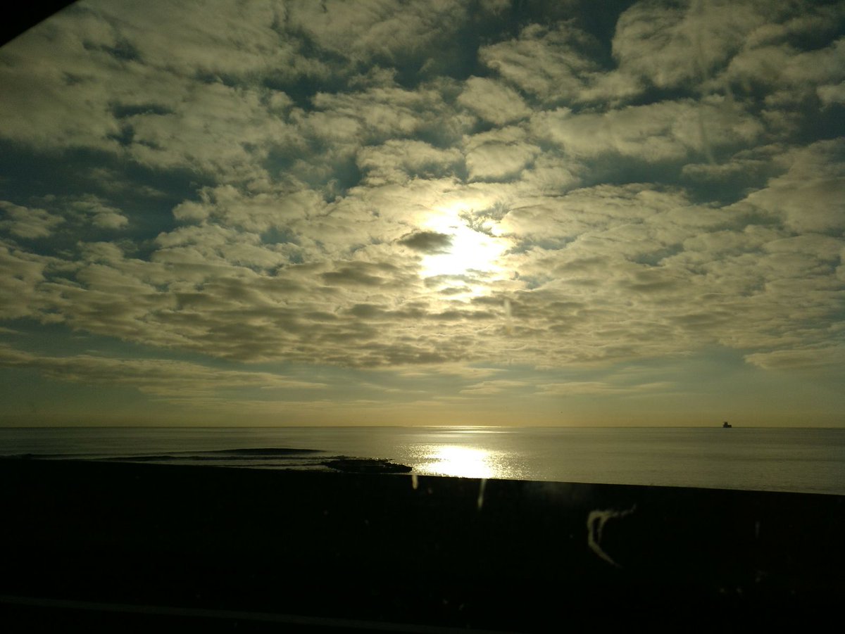 yokanarion's tweet photo. El amanecer de hoy 7 de marzo de 2018, en un lugar de #GranCanaria, no importa donde, siempre será hermoso. https://t.co/hZwa1lkN7E