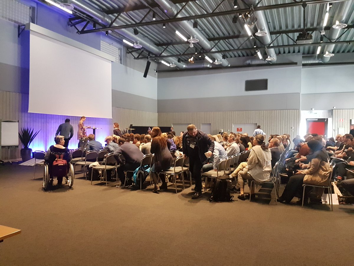 SWESEMjr's tweet photo. Nu är #SWEETS18 äntligen igång! En härlig och lärorik dag väntar med föreläsningar och workshops inom akutsjukvård ! SWESEM JR är så klart på plats! Nu kör vi! #SWEETS18 #Akutsjukvård #SWESEM #SWESEMJR https://t.co/6OFOXl7L7y