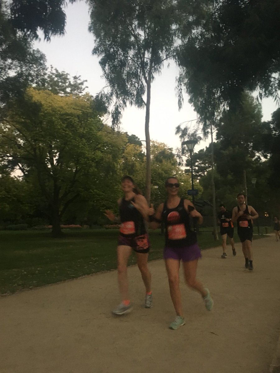 visibleprocrast's tweet photo. Sunset Series - R3 - The Tan. Another warm night to run and party in the park 🎉 #Westerfoldians #SunsetSeries2018 https://t.co/0eFScr8oQF