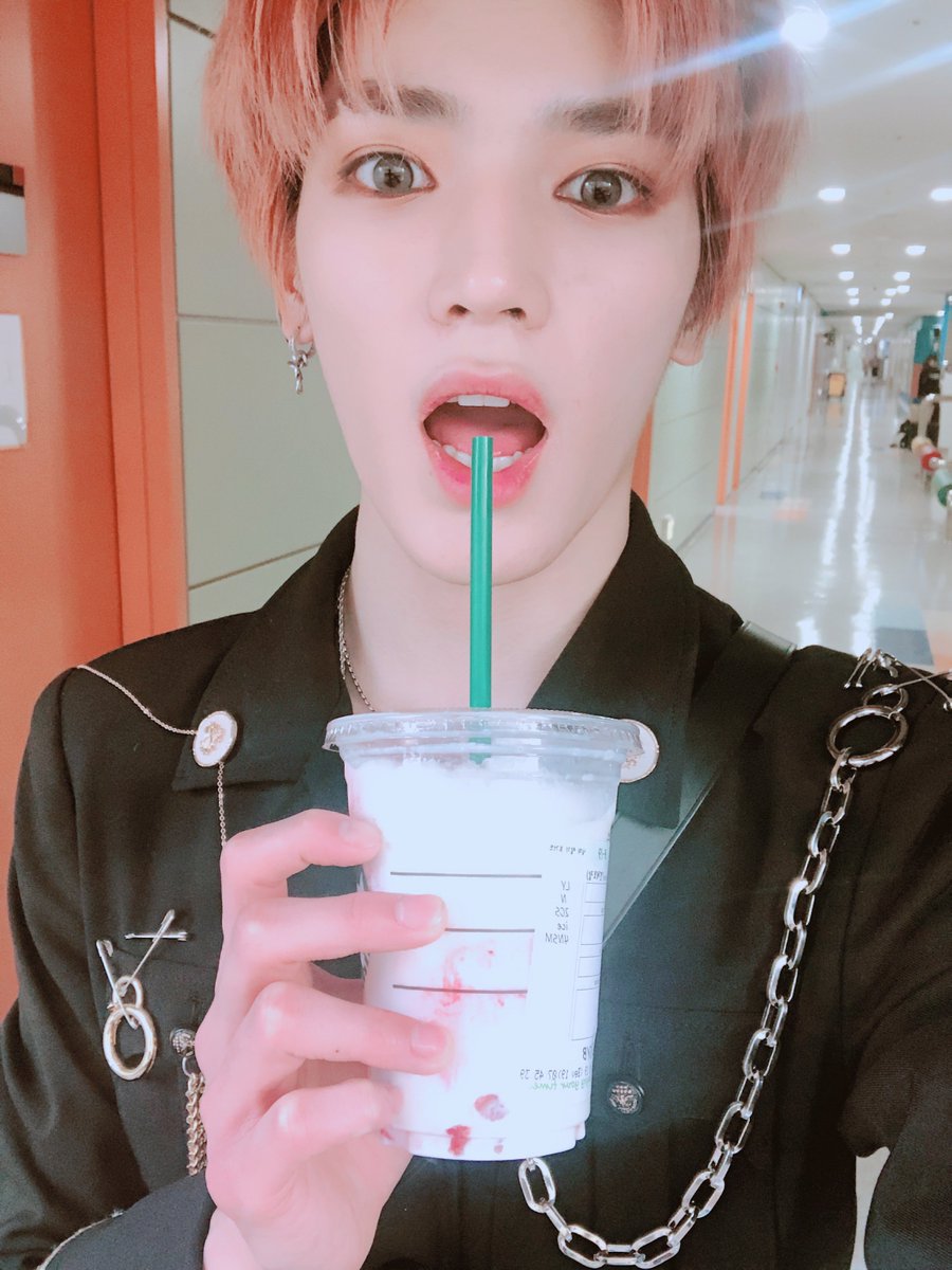 오늘 정말 많은 시즈니들이 오셨어요 오늘 처럼 무대 위에서 한 분 한 분 다 볼 수 있었던 게 뭔가 저에겐 너무나 감격스러웠습니다. 
앞으로 더욱 서로의 원동력이 되어주어요 ㅎㅎ 감사하고 고맙고 사랑해요 -TY