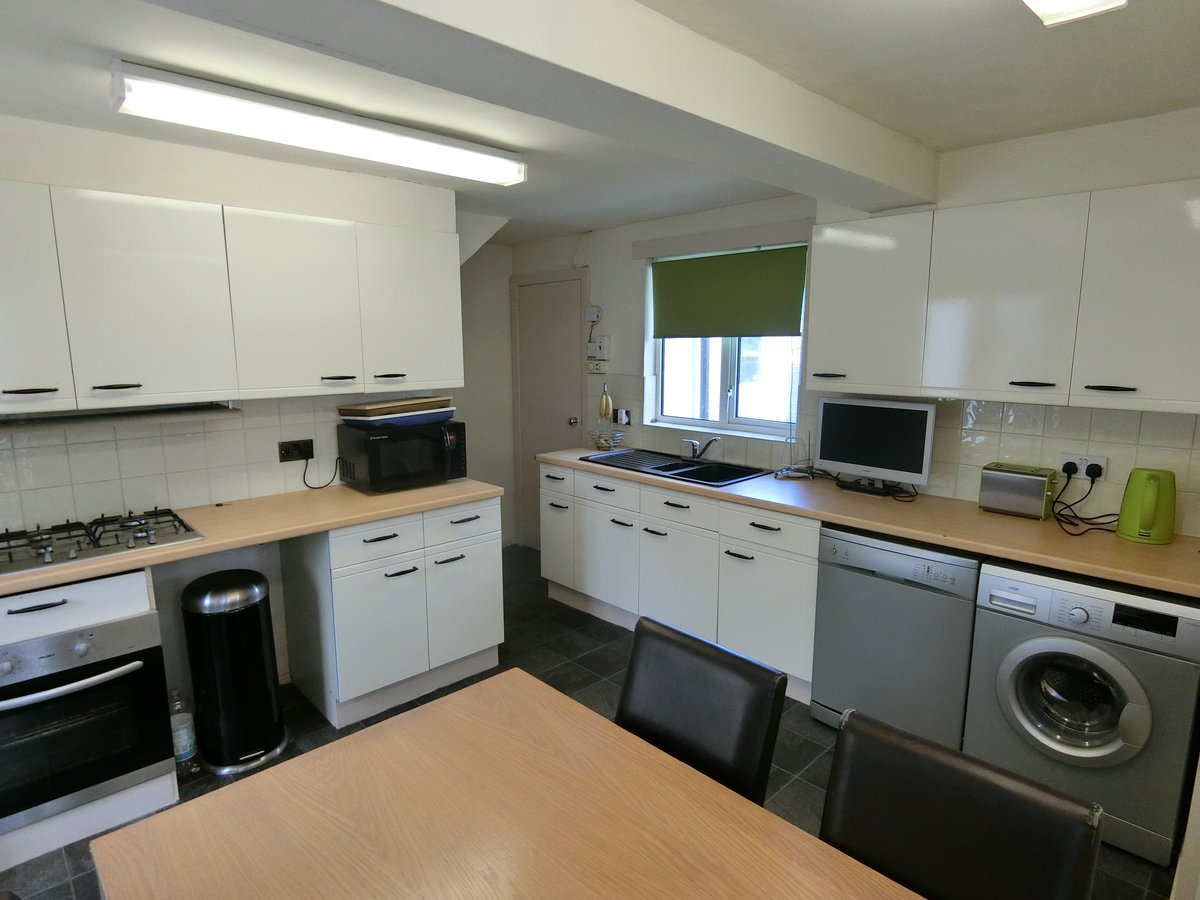 MJCResidential's tweet photo. MJC Residential are pleased to welcome to the market this 2 bedroom end terrace property located in the much sought after village of Shepley. #ForSale #Shepley Please call 01484535666 to book a viewing appointment. https://t.co/kNFEQHIiOR https://t.co/PXxjupBV9Q