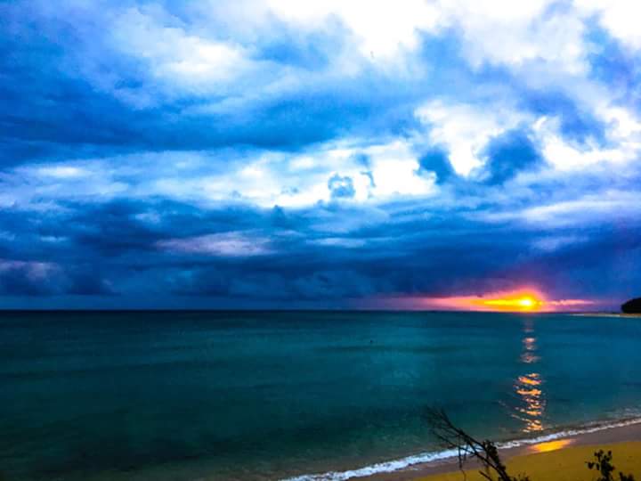 YhazMontecillo's tweet image. It’s okay not to be okay. One can’t expect to feel 100% 24/7 365. On these low energy days,Breathe. Just breathe. It’s the most courageous thing one can do sometimes. 

Thank You Jomalig Island for this wondeful experience. You have a beautiful place in my heart.

#hellosunset