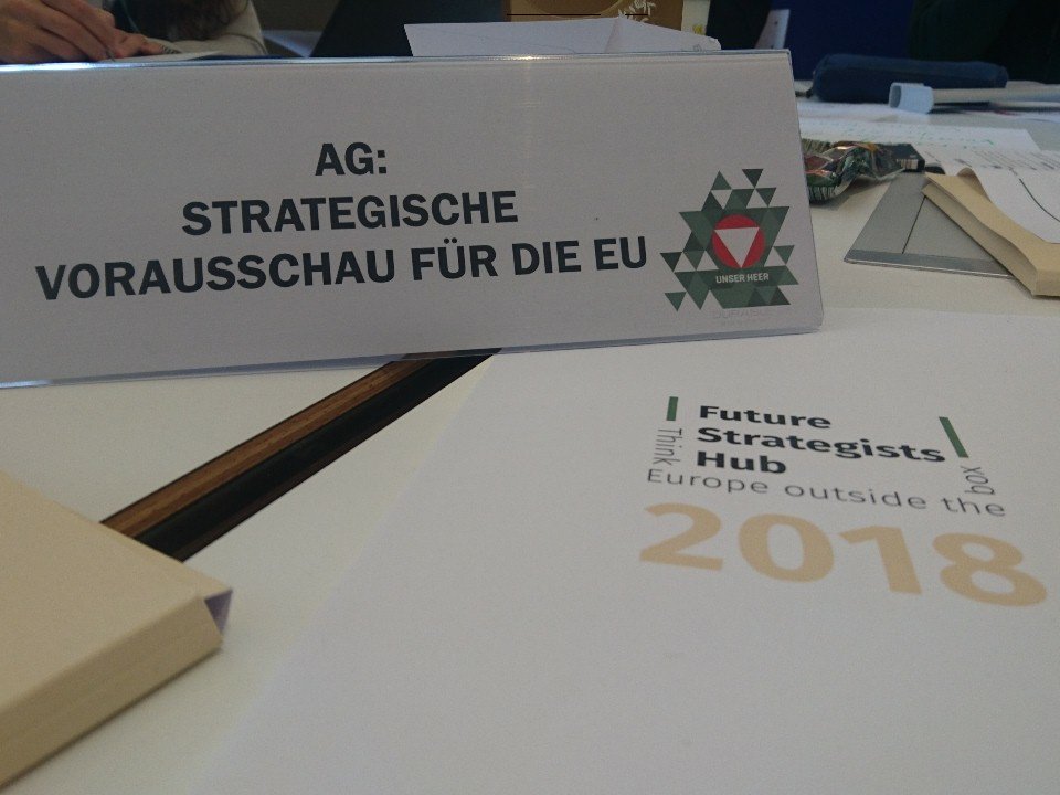 lukas_bittner's tweet photo. Intensive Diskussionen! Sehr spannend! Mit @vtchakarova @ #fsh2018 https://t.co/lOu9ERK4Xd