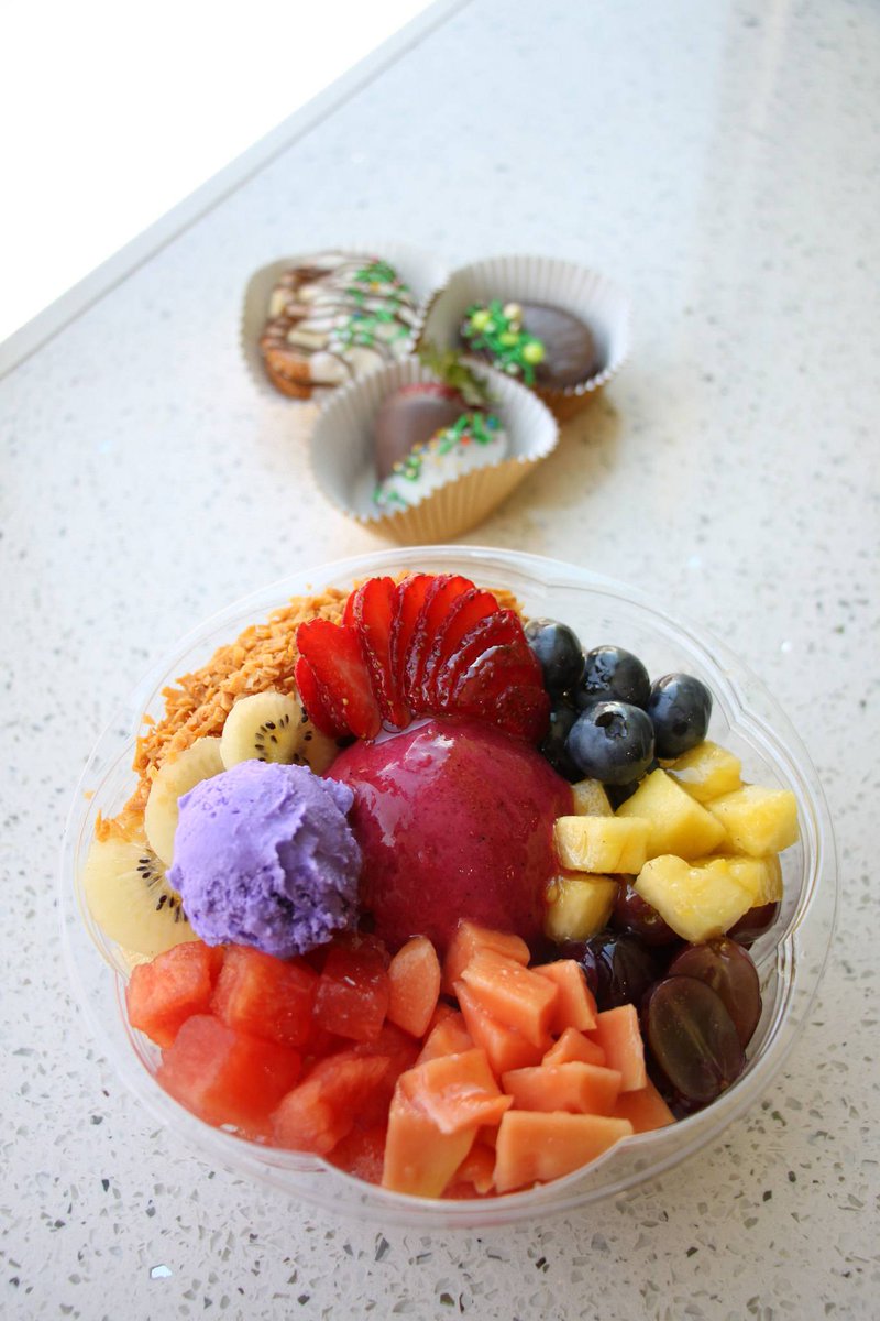 kamakanaaliiJP's tweet photo. このボリューミーなアサイボウルは、ハイクレイビングスで食べられます。フルーツたっぷり、クッキードーが乗ったものもありますよ〜♫ #カマカナアリイ #ハワイ #kamakanaalii #hicravings https://t.co/P4i2z7r6v6