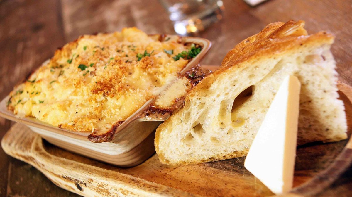 Don't forget its British Pie Week!

Today's Pie of the Day -Cottage Pie
Thursday's Pie of the Day - Steak &amp; Kidney
Fridays Pie of the Day - The Three Crowns Fish pie

#BritishPieWeek