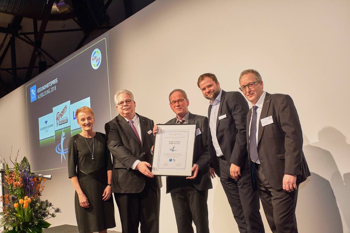 BPTLnews's tweet photo. Doppelte Freude für Füngers Feinkost GmbH & Co .KG: das Unternehmen aus #Oranienbaum erhält nicht nur den #BEST_PLACE_TO_LEARN #Award2017 (101-500 MA) sondern auch den #Gesundheitspreis #Ausbildung, der erstmalig auf dem #DAF2018 durch @TK_Firmenkunden & @aubiplus vergeben wurde https://t.co/nPUQ0QXCiT