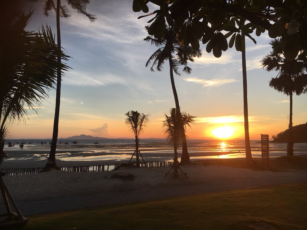 RECOVERDR's tweet photo. #Thailand chapter all done now at Phuket airport about to fly to Hong Kong. Only stopping for 24hrs though then onto #SouthAmerica https://t.co/bRa59Dbi3t
