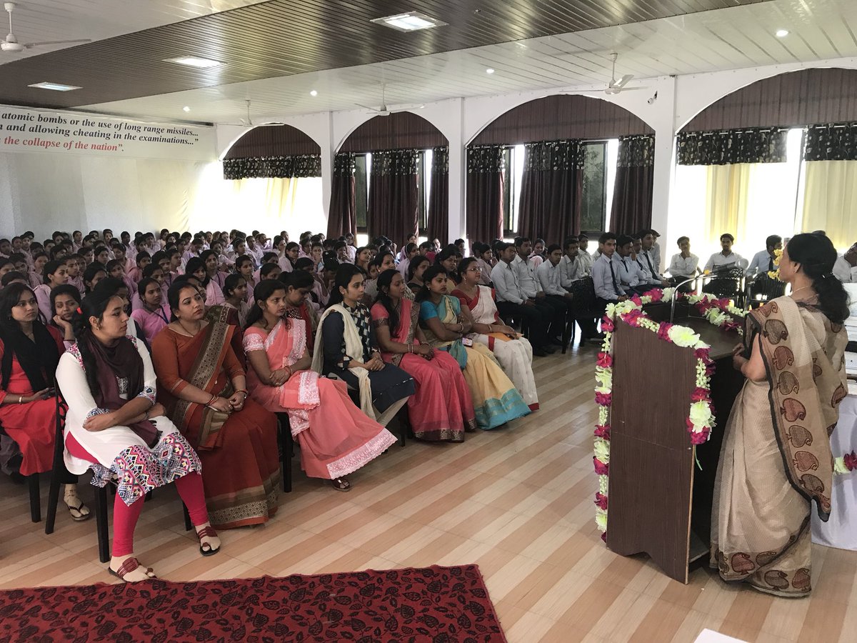 PremPrakashIPS's tweet photo. Pushp Institute organised a workshop in association with @pilibhitpolice on legal provisions, @up100 #PowerAngels #AshaJyoti @Uppolice @PremPrakashIPS #DMPilibhit addressed students. @ETVUPLIVE @samachar_plus @BHARATsamachar https://t.co/sZgdLnv2qv