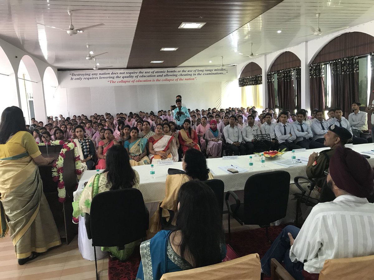PremPrakashIPS's tweet photo. Pushp Institute organised a workshop in association with @pilibhitpolice on legal provisions, @up100 #PowerAngels #AshaJyoti @Uppolice @PremPrakashIPS #DMPilibhit addressed students. @ETVUPLIVE @samachar_plus @BHARATsamachar https://t.co/sZgdLnv2qv