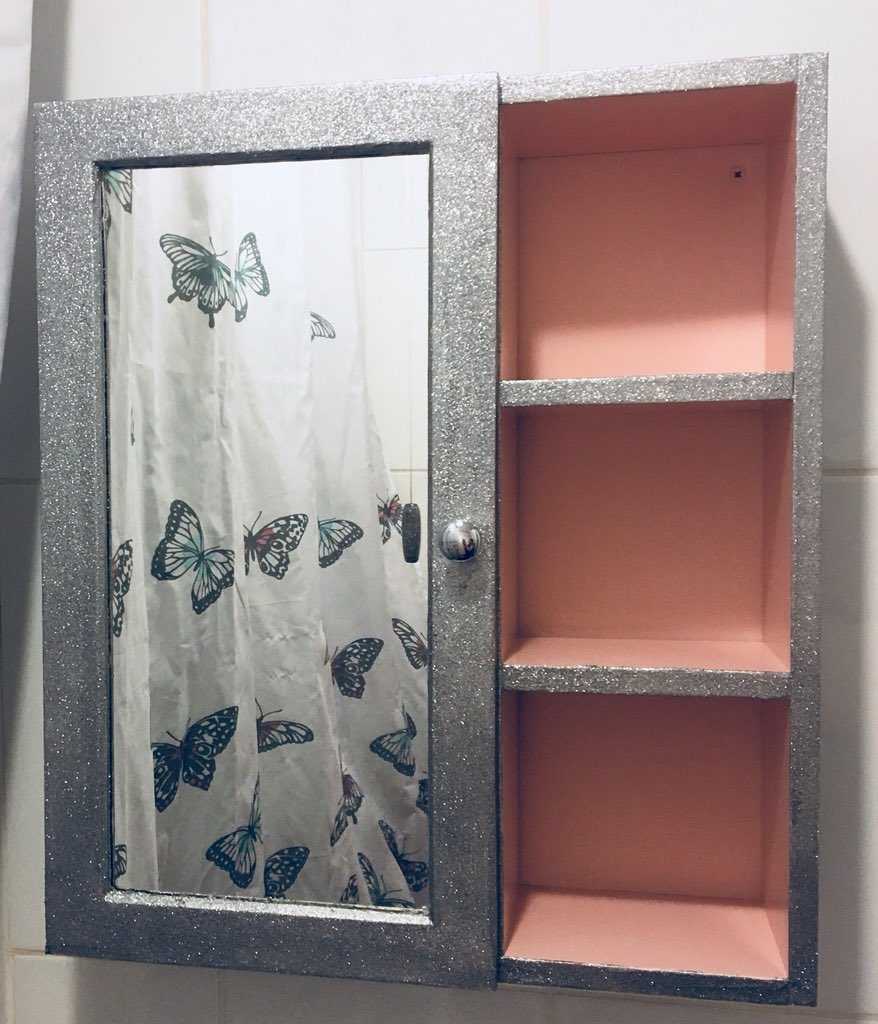 83JessicaLouise's tweet photo. Love a little #upcycle #project @MakeItRustoleum #pinkchampagne #glitterfeaturewall #glitter #pink #girlie #upcycled https://t.co/woqk5aq2zY