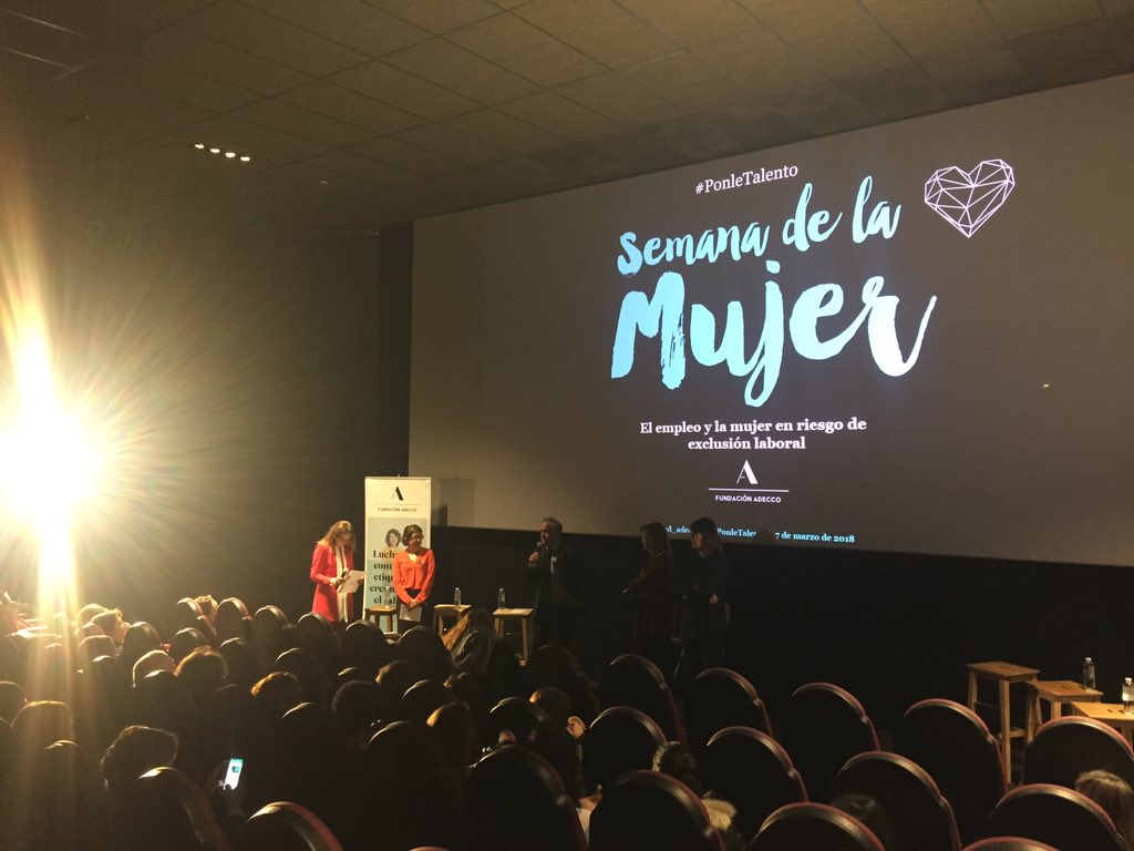adecco_fundac's tweet photo. .@Pacomesonero "Hemos visto muchos corazones y vidas rotas. Mujeres que creen que no podrían encontrar empleo. Pero ellas están llenas de talento. Y para apreciarlo, el apoyo de las empresas es crucial". | #PonleTalento en el #DíaInternacionalDeLaMujer https://t.co/Sfsf6SeOBM